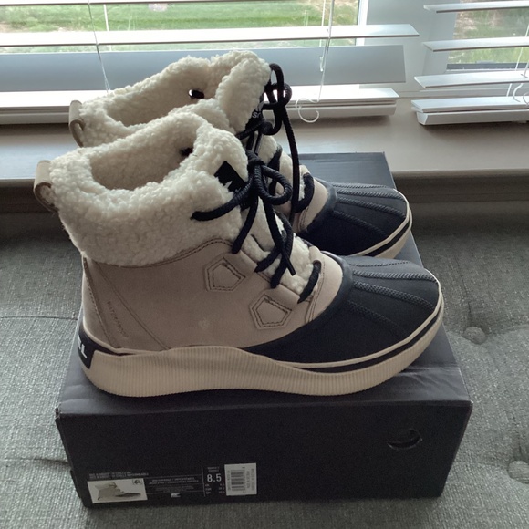 Sorel Women's Out N About IV Chillz Waterproof Booties, size 8.5 - Picture 8 of 11